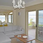 Magdalena Villa *